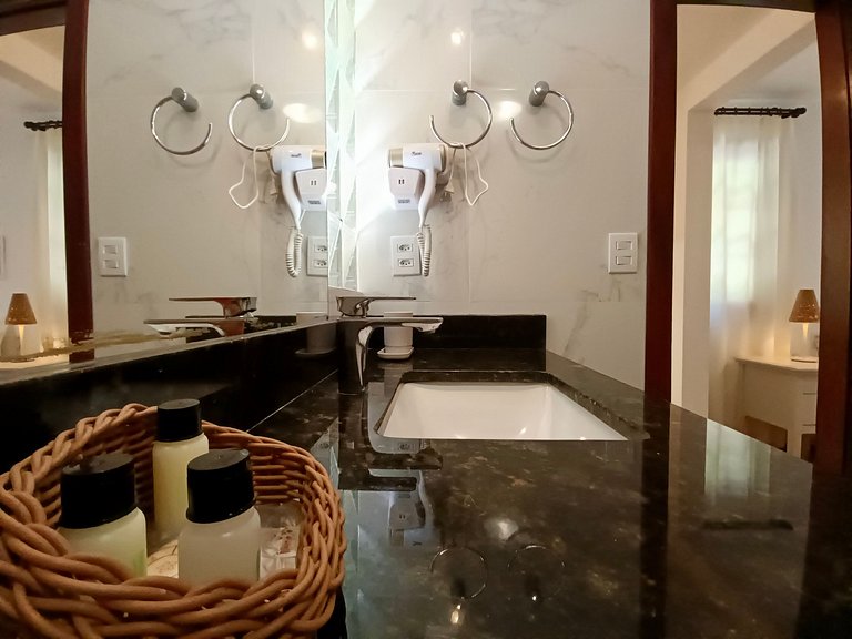 Casa Girassois / 3 Suites / Praia do Amor