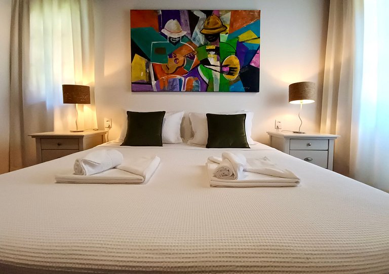 Casa Girassóis - 3 Suites / Rua da Praia do Amor