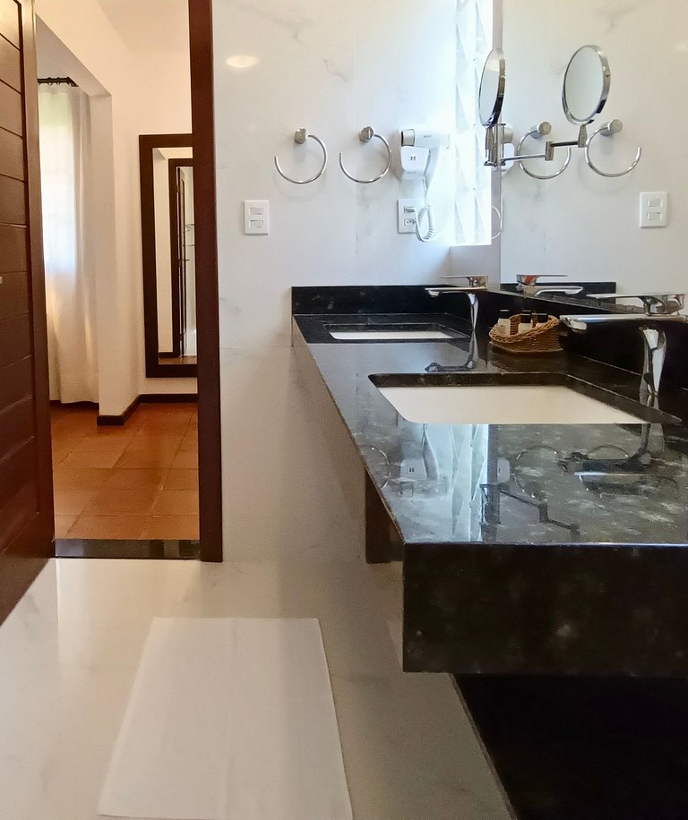 Casa Girassóis - 3 Suites / Rua da Praia do Amor